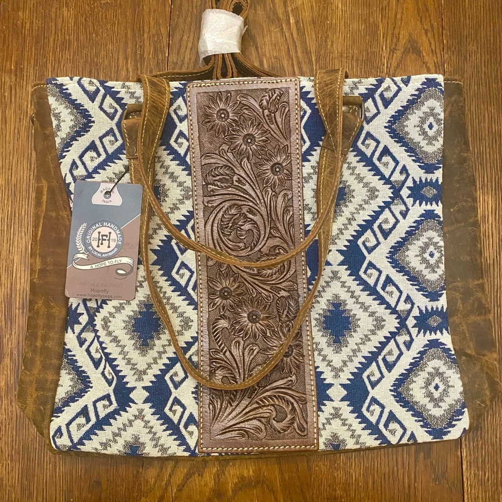 New repurposed leather with repurposed blue & white fabric - Picture 4 of 8